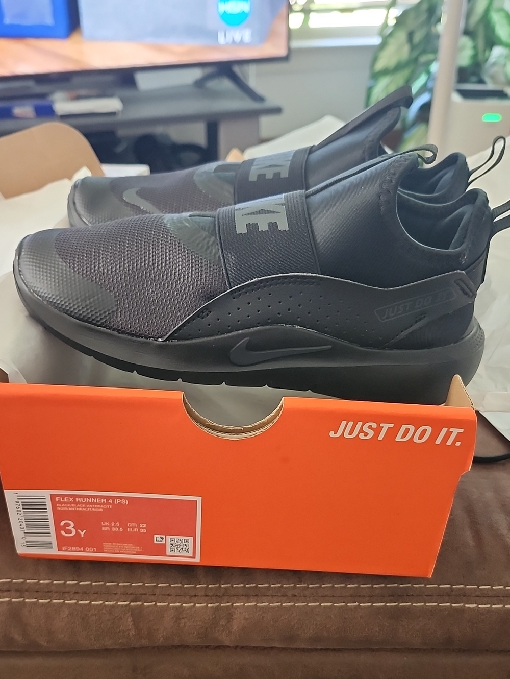 NWT! Youth Nike Flex Runner 4, Black/Black; 3Y